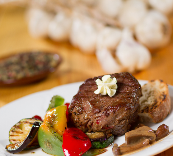 Hovädzí steak s grilovanou zeleninou